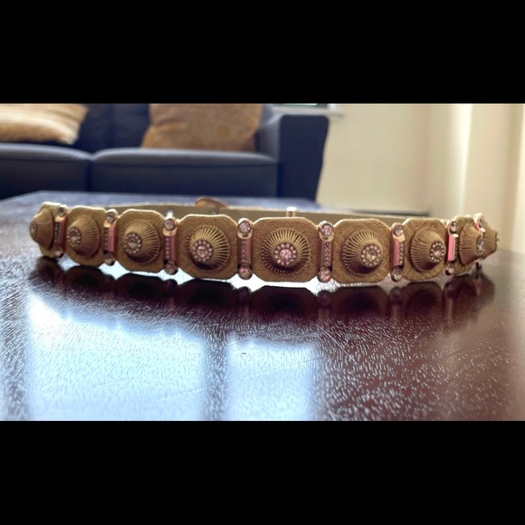 Light pink velvet kaftan with gold embroidery - Picture 7 of 8